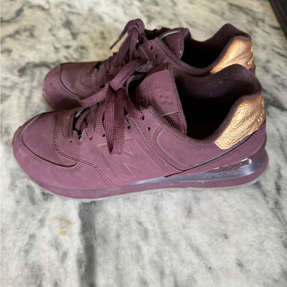 Maroon/Gold 572 Women’s New Balance Sz. 8